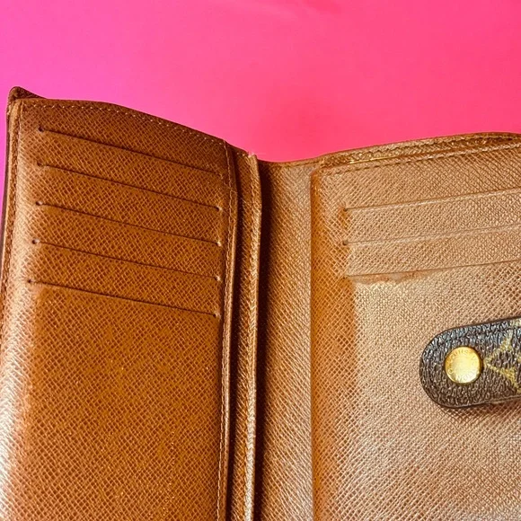 Louis Vuitton the Kisslock Brown Monograms Wallet - Picture 9 of 13